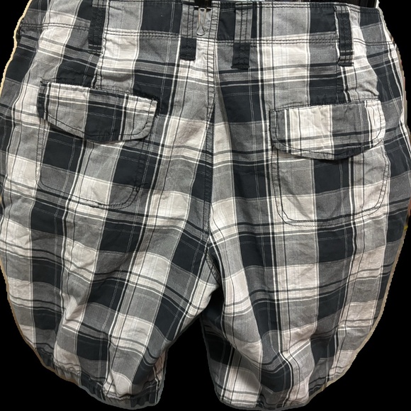 Men’s Black & Grey Plaid Distillery Apparel Shorts, Size 38 - Picture 2 of 3